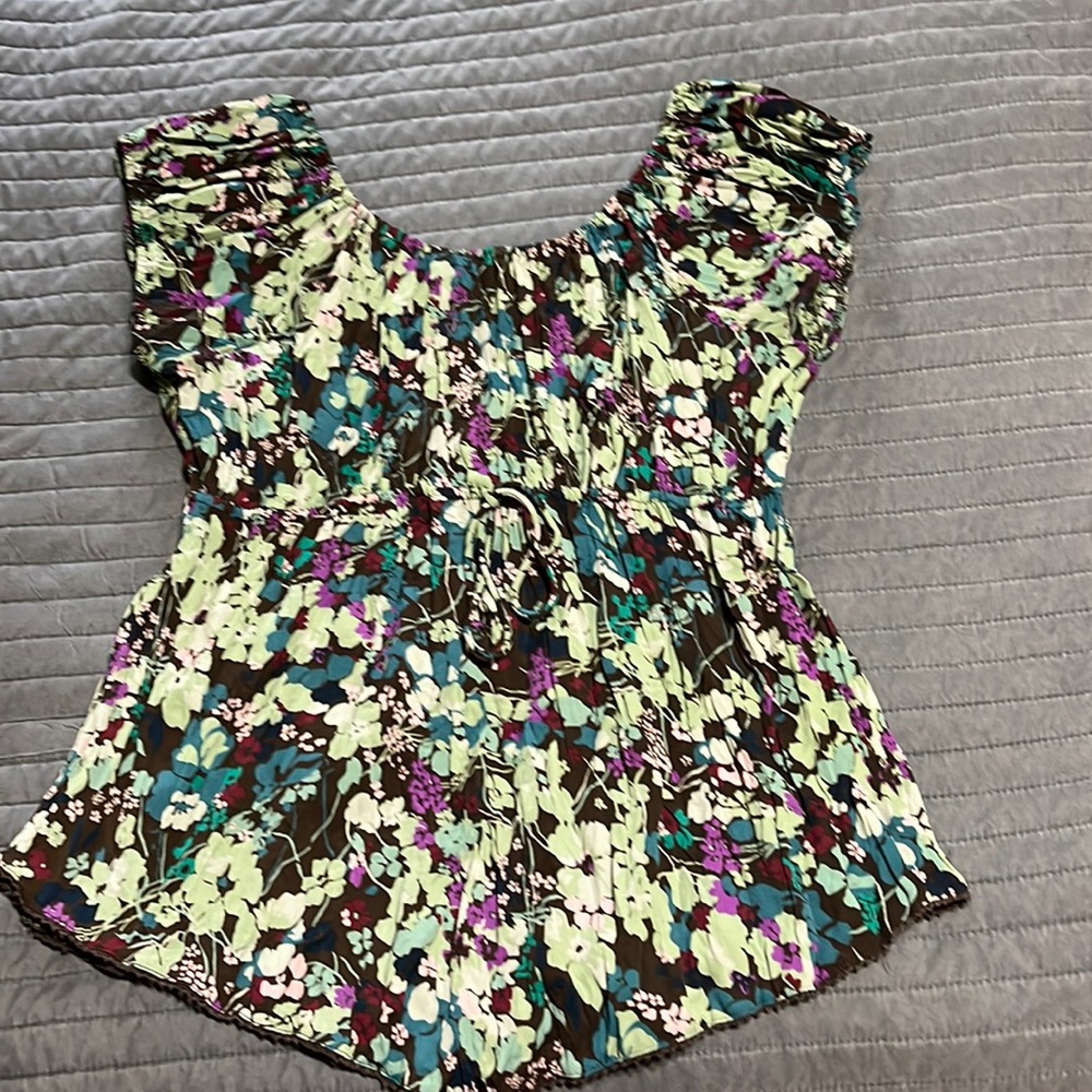 Cute shirt with muted tones. Short sleeved with elastic accents.